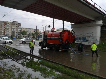 Echipele Companiei de Apă Arad au intervenit în mai multe zone din municipiu