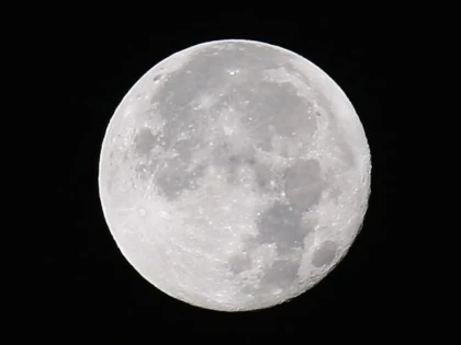 Eclipsă de Lună prin penumbră, vizibilă astăzi în România