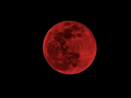 Eclipsă totală și Lună sângerie la finalul săptămânii