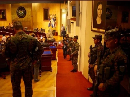 El Salvador dă în clocot: Descindere fără precedent a armatei în incinta parlamentului!