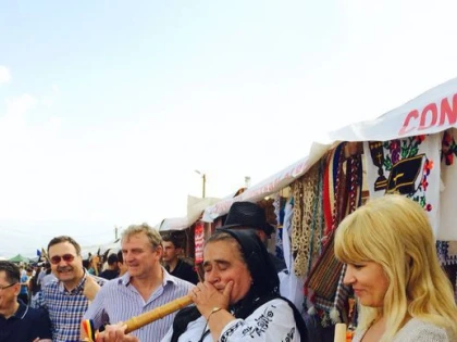 ELENA UDREA, BAIE DE MULTIME PE MUNTELE GAINA
