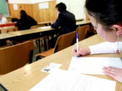 Elevii arădeni au susținut proba la limba și literatura maternă, în cadrul simulării Examenului de bacalaureat