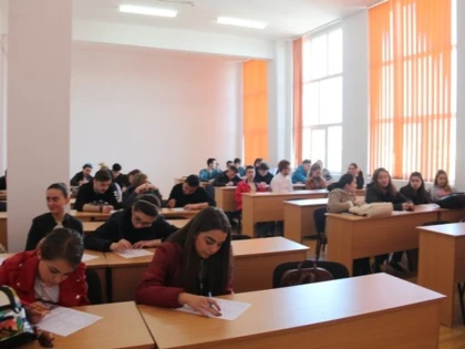 Elevii Colegiului Economic, în vizită la Facultatea de Ştiinţe Juridice din cadrul UVVG