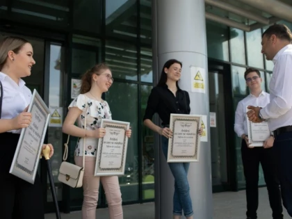 Elevii de 10 au primit diploma „Arădeni cu care ne mândrim”