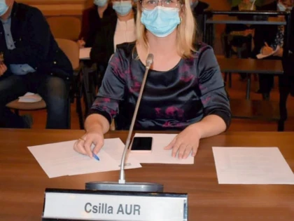 Elevii din Arad vor primi burse de merit! Presiunea consilierilor din opoziție a dat roade