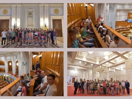 Elevii distinşi la Cupa Ienopolis, oaspeţii parlamentarilor PSD Arad, la Palatul Parlamentului