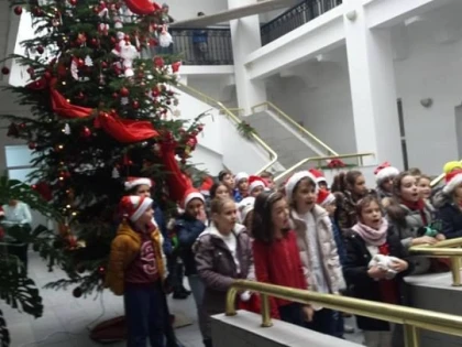 Elevii Liceului de Informatică din Arad au plecat cu colindul