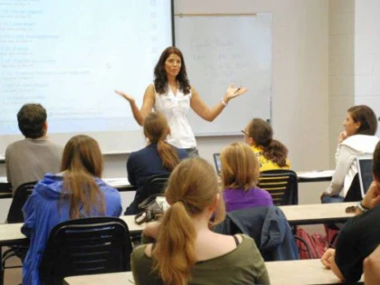 Elevii români, fruntași la studiul limbilor străine