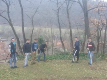 Elevii Școlii „Astra” au plantat stejari în Parohia Țărmure și în Filia Ionești