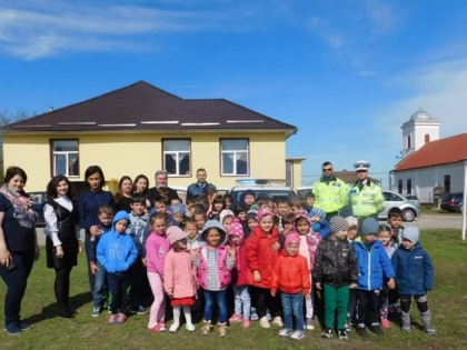 Elevii Școlii Gimnaziale „Ioan Slavici” din Șiria au învățat să spună ”Stop bullying!”