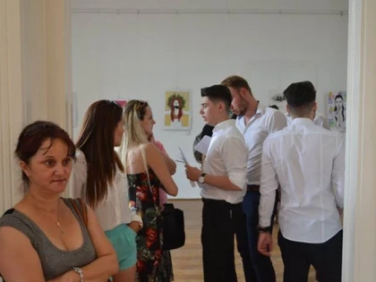 ELEVII SOCIAL-DEMOCRATI AJUTA SECTIA DE PEDIATRIE PRINTR-O EXPOZITIE DE ARTA CU SCOP CARITABIL