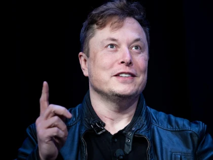 Elon Musk a devenit mai bogat decât Warren Buffet