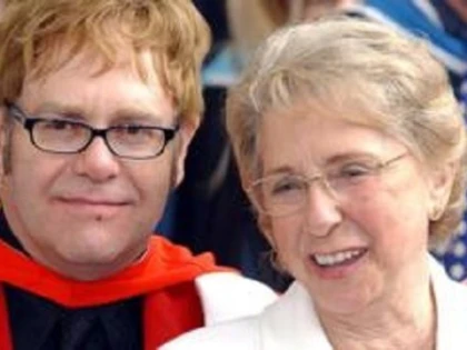 Elton John, în stare de șoc după decesul mamei sale