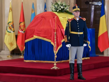 Emil Constantinescu și Traian Băsescu i-au adus un ultim omagiu fostului președinte Ion Iliescu