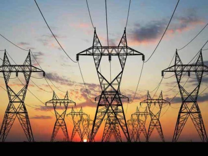 Energia electrică s-a scumpit cel mai mult în luna august, cu 65,73%