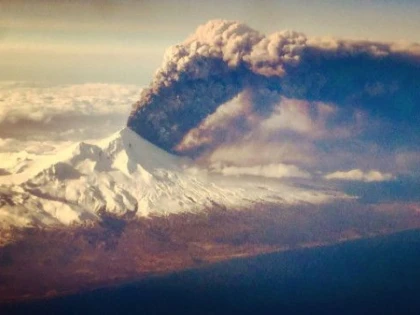 ERUPTIE SPECTACULOASA VULCANULUI PAVLOF DIN ALASKA