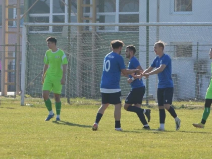 Etapa a 21-a din Liga a IV-a debutează vineri, cu meciul de la Beliu