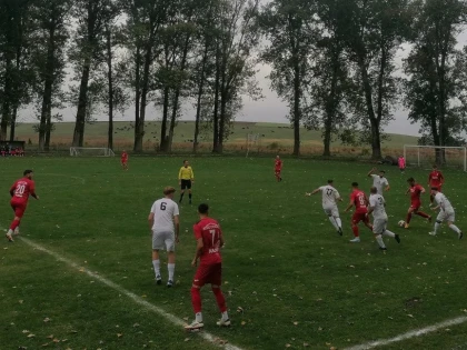 Etapa duelurilor zonale, în Liga a IV-a la fotbal. Șimandul atacă liderul din Sântana