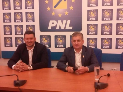 Eusebiu Pistru şi-a anunţat candidatura la şefia PNL Arad. Falcă, pregătit să fure alegerile