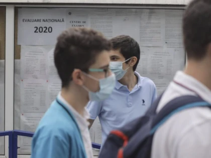 Evaluare Națională: Cinci elevi din județul Arad au luat 10 pe linie. 72,88% au obținut medii peste 5