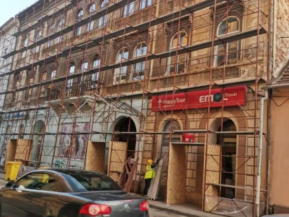Excesul de zel a lui Bibarț lovește din nou; de data asta, victimă a căzut firma Cerbul Albastru și proprietarii a 17 apartamente