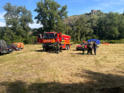 Exercițiu de amploare al pompierilor militari arădeni. A fost simulat un incendiu într-o pădure de lângă Lipova