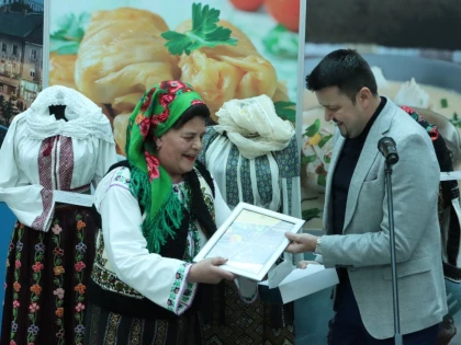 Expoziția „Cu drag, de Mărțișor”, deschisă la Consiliul Județean Arad
