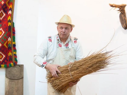 Expoziție și ateliere de împletit nuiele, la Complexul Muzeal Arad
