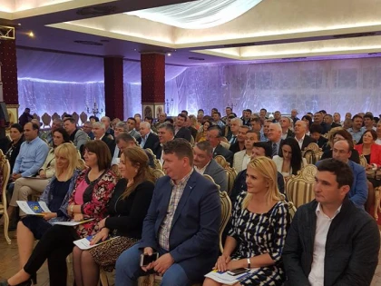 Falcă a chemat sute de oameni la Marem pentru a vedea cum l-a umilit Ludovic Orban