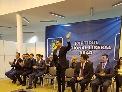 Falcă a mers la Bucureşti pentru validarea alegerilor de la Arad. A fost trimis la plimbare
