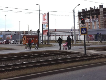 FALCA MODIFICA INTERSECTIILE DIN ARAD IN FUNCTIE DE INTERESELE FIRMELOR CARE II DAU BANI