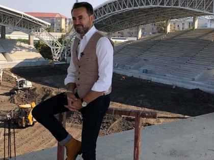 Falcă s-a cocoțat pe stadionul UTA, să-l vadă arădenii cât e de incompetent