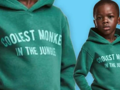Familia băiatului de culoare care a pozat pentru H&M, amenințată și obligată să se mute