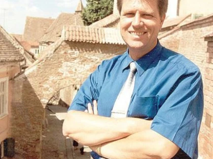 Fățarnicul Iohannis, anticomunistul de tinichea