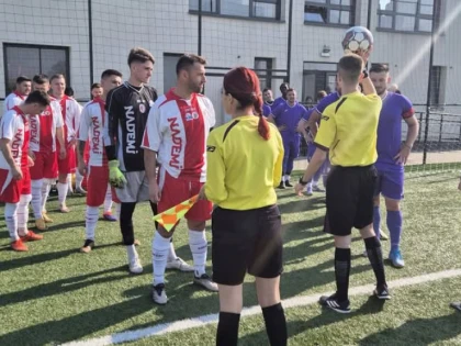 Favoritele Ligii a IV-a la fotbal încep în forță returul