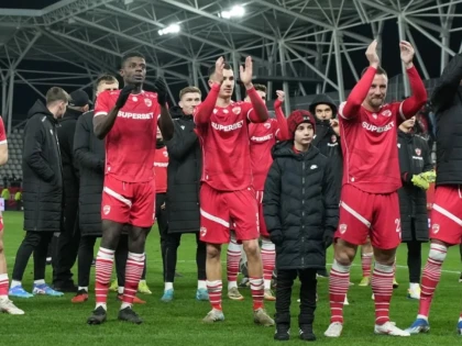 Favoritele se urnesc greu în noul an: lupta pentru play-off rămâne strânsă în SuperLiga!