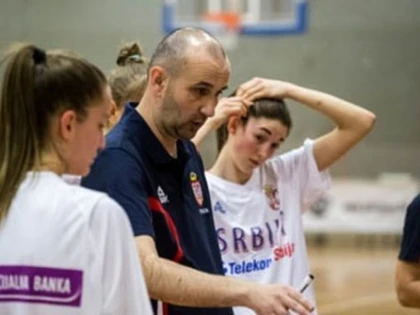 FCC Baschet Arad păstrează tradiţia şi aduce un antrenor sârb