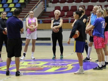 FCC UAV Arad - Olimpia Braşov se vede la TV. Târgu Mureş e capitală a baschetului feminin, în weekend