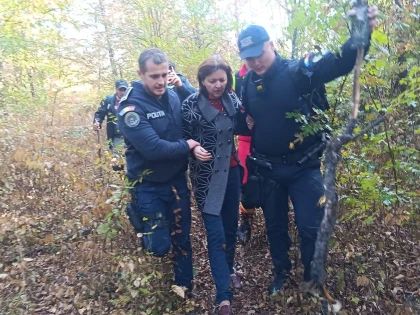 Femeia dispărută din Sebiș a fost găsită în pădure, după ore întregi de căutări
