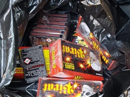 Femeie de 28 de ani, comercializa ilegal materiale pirotehnice cu grad de risc ridicat