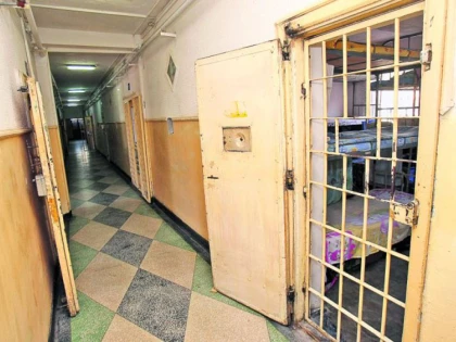 Femeie de 50 de ani din Gurahonț, la pușcărie pentru luare de mită