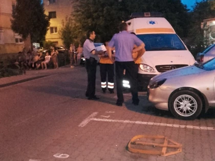 Femeie găsită moartă, într-un bloc din Vlaicu (FOTO)
