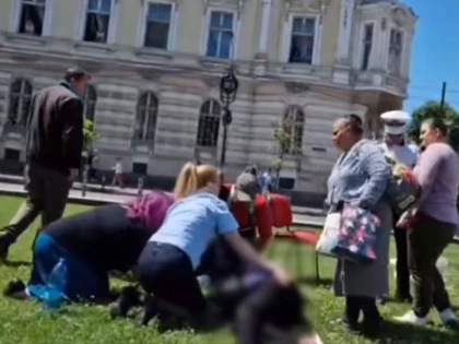 Femeie spulberată de pe banca din fața Primăriei Arad de o mașină