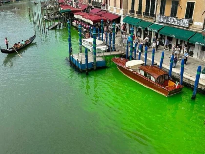 Fenomen extrem de ciudat în Veneția! Apa de pe Marele Canal a devenit verde fluorescent