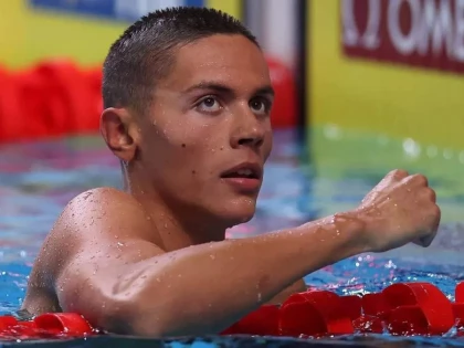 Fenomenul sportului românesc, David Popovici, scrie istorie: este campion mondial de seniori, la 17 ani!