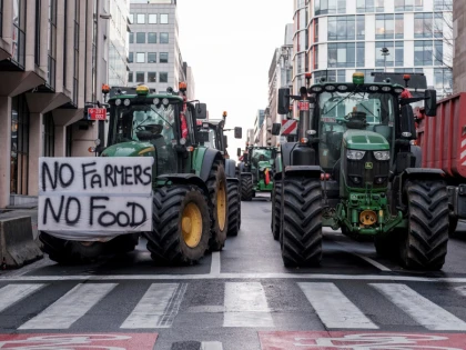 Fermierii francezi au ieșit cu 350 de tractoare în stradă. Protest față de veniturile mici și acordul comercial UE–Mercosur
