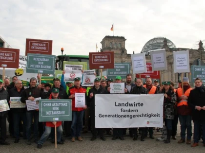 Fermierii germani protestează împotriva extinderii rețelei de energie verde