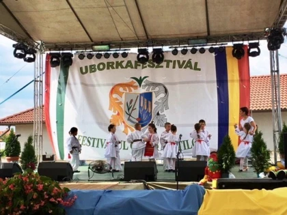 „Festivalul Castraveţilor" la Micherechi, Ungaria 