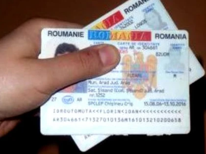 Fiecare român va putea alege între CI simplă și CI electronică