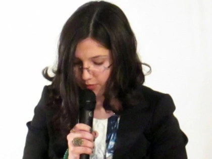FIICA FOSTEI IUBITE A LUI CRISTIAN TABARA, CARE L-A ACUZAT DE AGRESIUNE SEXUALA, SI-A FACUT OFICIAL DEBUTUL CA POETA
